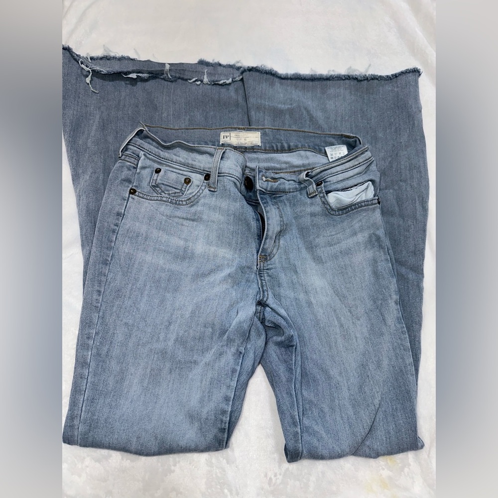 Free People Size 30 Light Wash Bell Bottoms 🔔